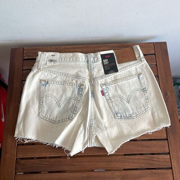 NWT Levi’s 501 Original Cutoff High-Rise Denim Shorts Snow Women Size 27 MSRP$69 - Picture 2 of 8